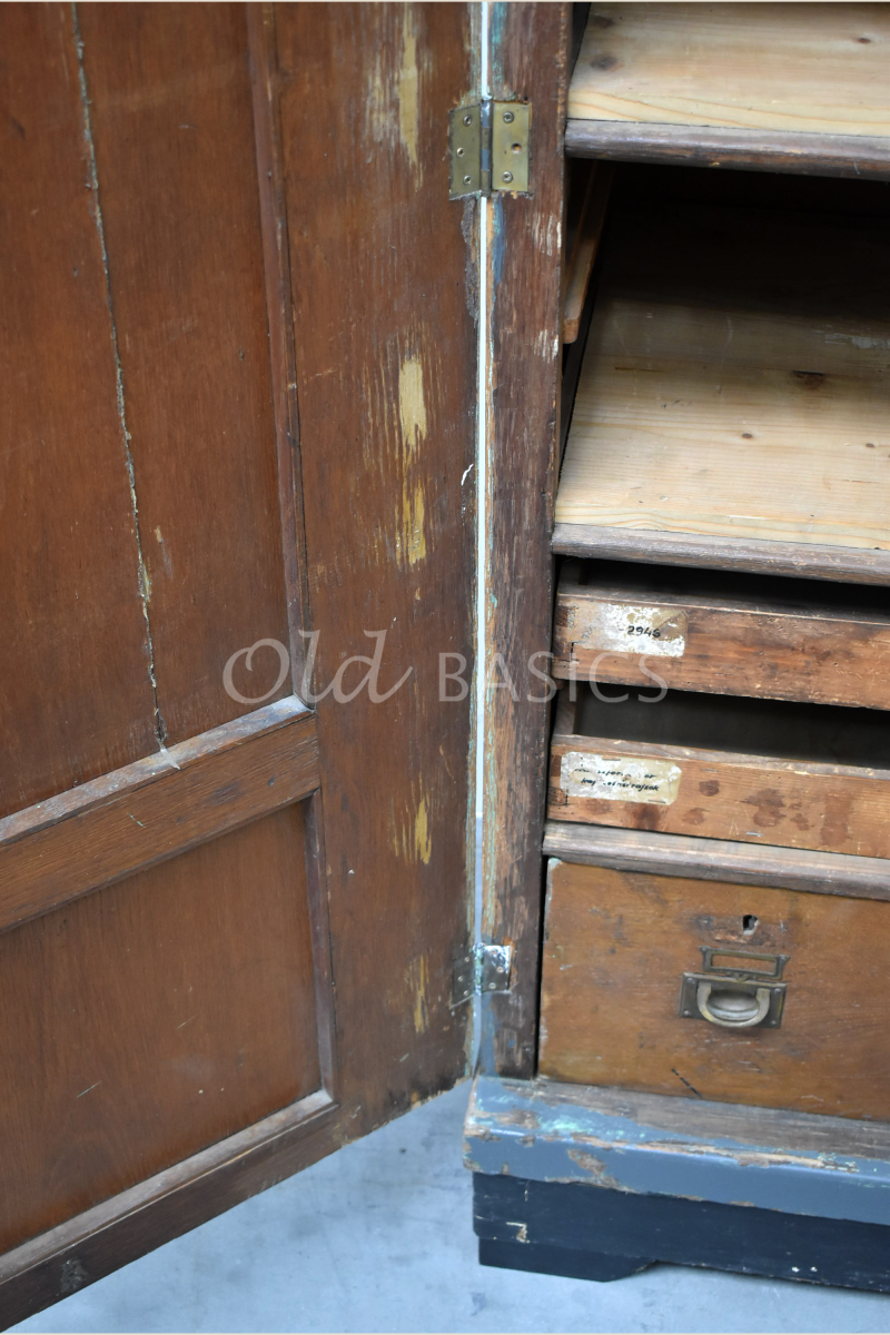 Detail van Ladenkast, grijs, materiaal hout